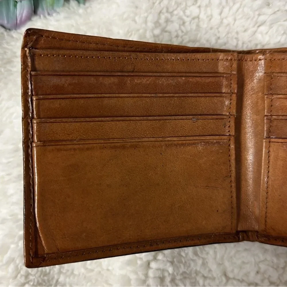 GUESS Tan Camel Brown Genuine Leather Billfold Bifold Wallet
